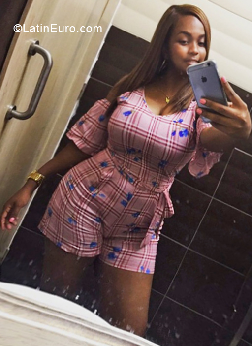 Date this nice looking Dominican Republic girl Katherine from Santo Domingo DO32905