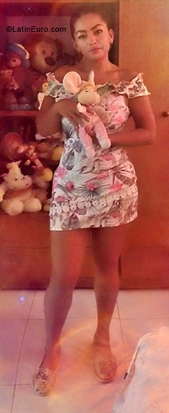 Date this happy Colombia girl Sofi from Bogota CO24147