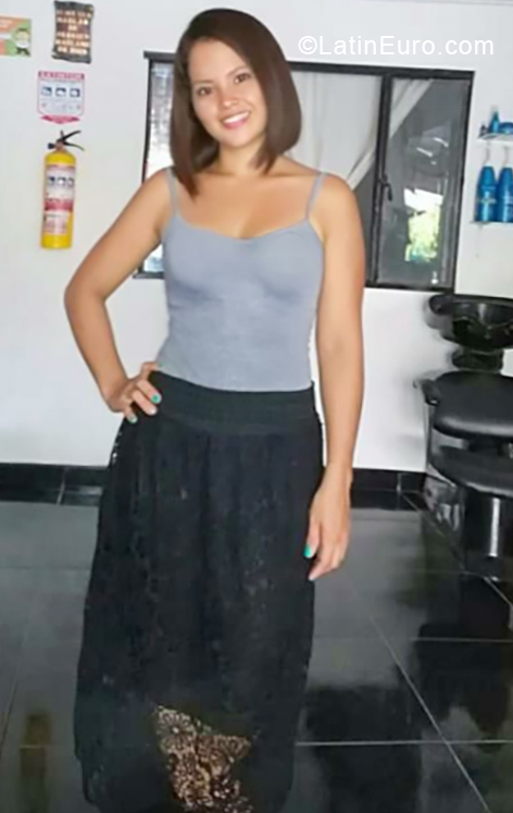 Date this tall Colombia girl Maria from Bogota CO24149