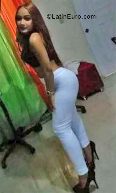 Date this happy Dominican Republic girl Adriana from Santo Domingo DO32915