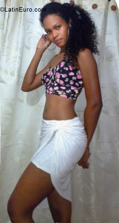 Date this delightful Colombia girl Dina from Cartagena CO24160