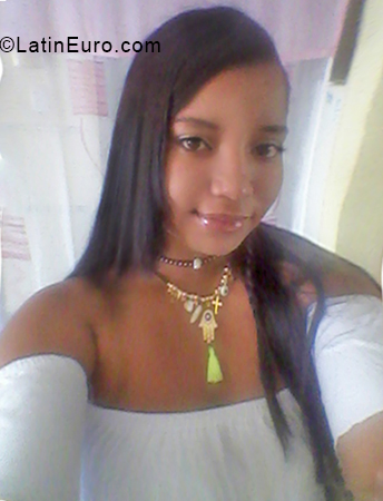 Date this nice looking Colombia girl Samara from Cartago CO24164