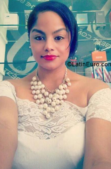 Date this foxy Dominican Republic girl Annie from Santiago DO32952