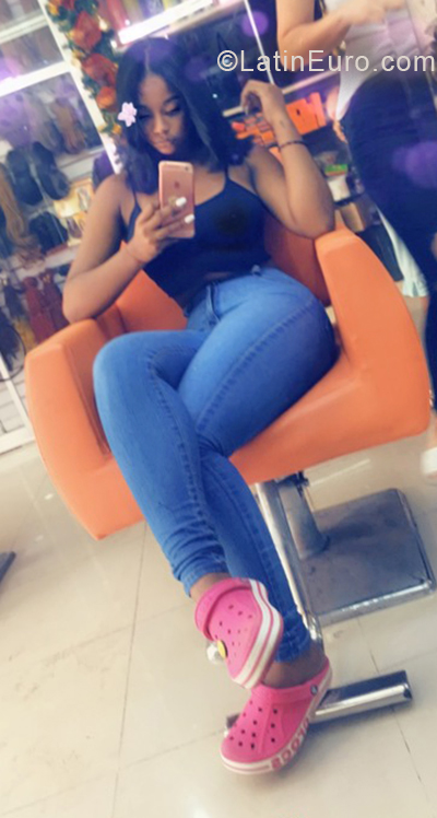 Date this lovely Dominican Republic girl Mia from Santo Domingo DO32955