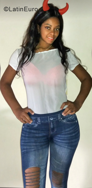 Date this happy Colombia girl Xx from Medellin CO24202