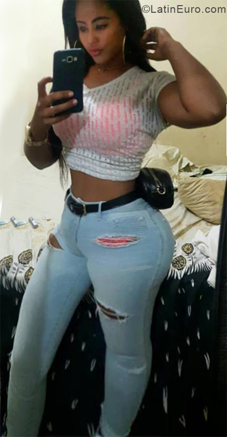 Date this pretty Dominican Republic girl Kariana from Puerto Plata DO33016
