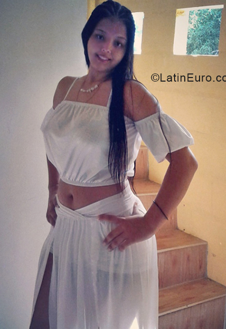 Date this good-looking Colombia girl Val from Cali CO24233
