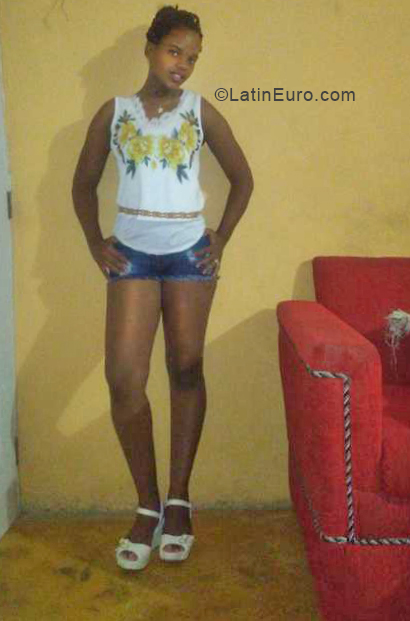 Date this pretty Dominican Republic girl Yoleny from Santo Domingo DO33047