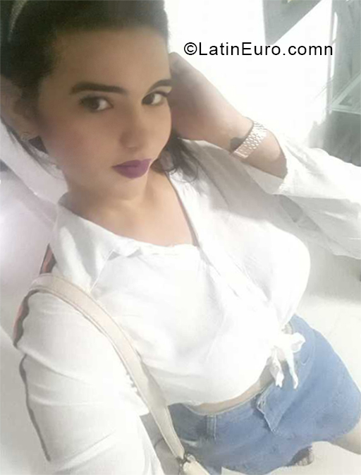 Date this lovely Colombia girl Daniela from Barranquilla CO25159