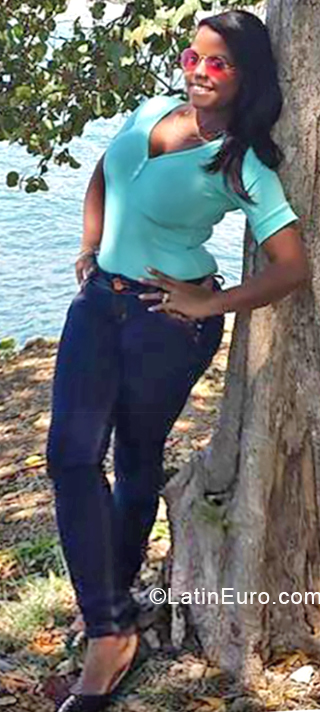 Date this funny Dominican Republic girl Dariania from San Pedro de Macoris DO34466