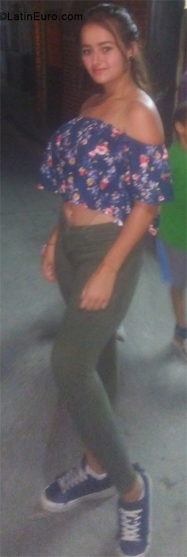 Date this sensual Venezuela girl Alejandra from Caracas VE1834