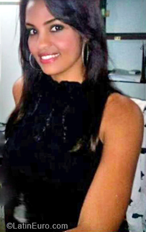 Date this attractive Dominican Republic girl Shecid from Samana DO33079