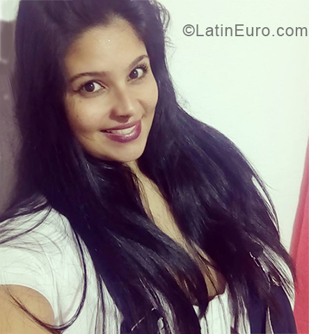 Date this sensual Colombia girl Juliana from Medellin CO24276