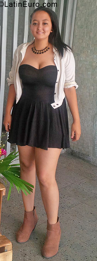 Date this foxy Colombia girl Dayana from Medellin CO24915