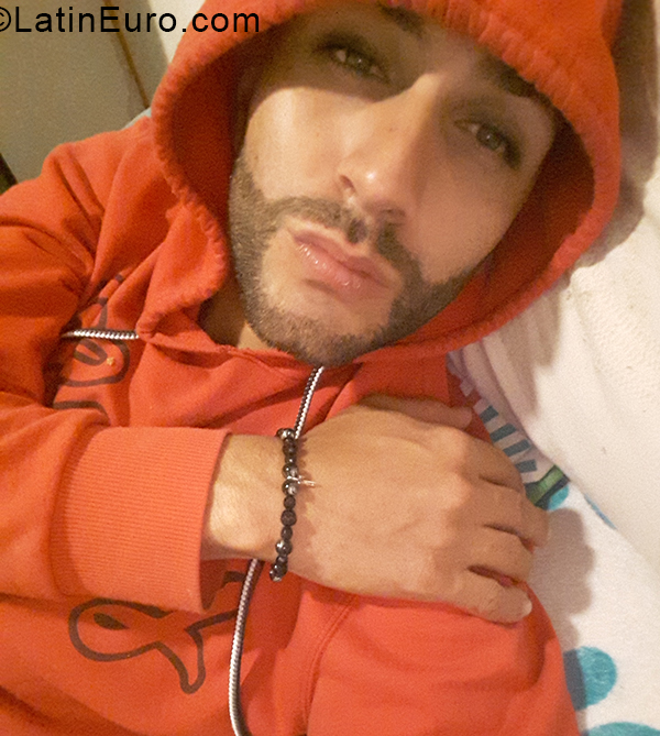 Date this georgeous Colombia man Juan from Medellin CO24283