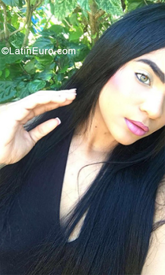 Date this lovely Dominican Republic girl Naomy from Santo Domingo DO33104