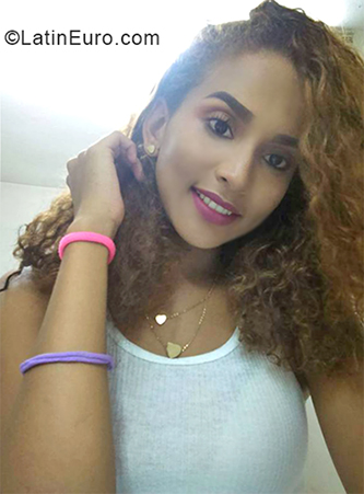 Date this attractive Dominican Republic girl Mayrly from Santiago DO33106