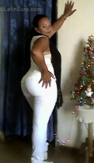 Date this georgeous Cuba girl Doridy from Havana CU372