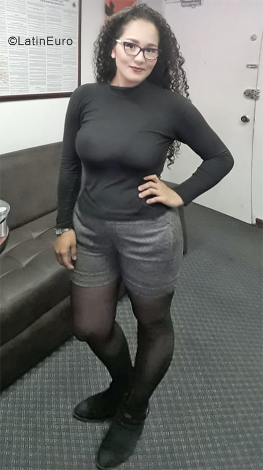 Date this hard body Colombia girl Leidy from Bogota CO24328