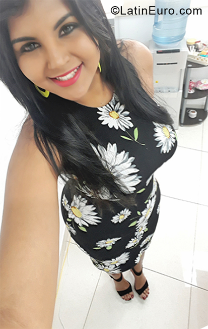 Date this tall Panama girl Lia from Panama City PA1132