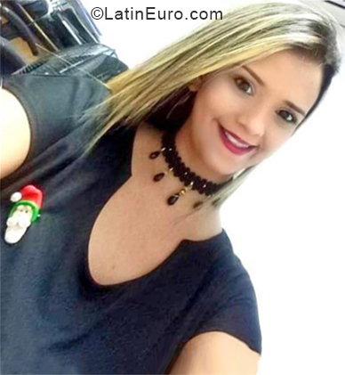 Date this nice looking Venezuela girl Cindy from Chacao VE1877