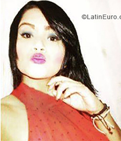 Date this lovely Venezuela girl Nazareth from Caracas VE1885