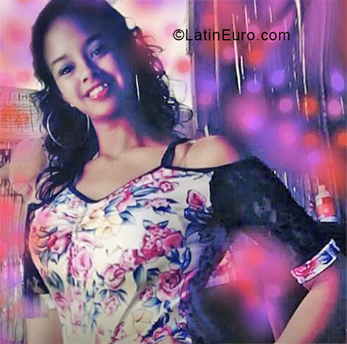 Date this athletic Ecuador girl Estelia from Santo Domingo de los Colorados EC284