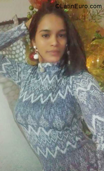 Date this georgeous Dominican Republic girl Stephanie from Santiago DO33178