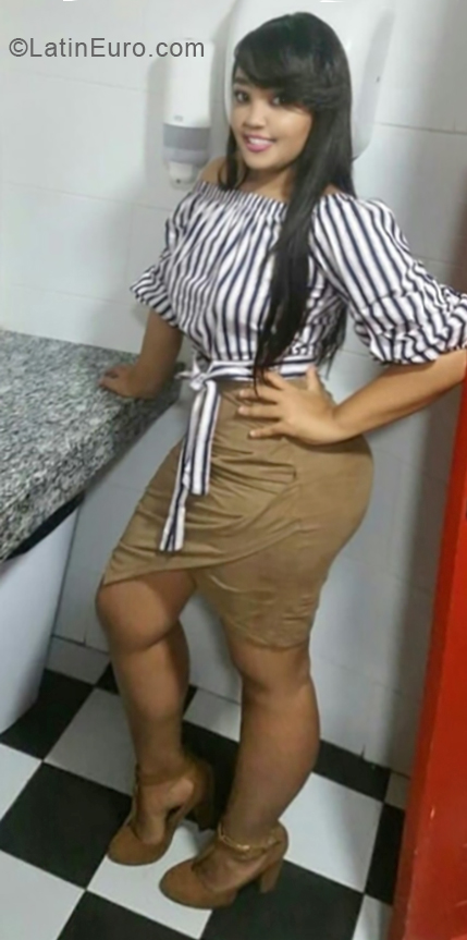 Date this funny Dominican Republic girl Luz from Santo Domingo DO33190