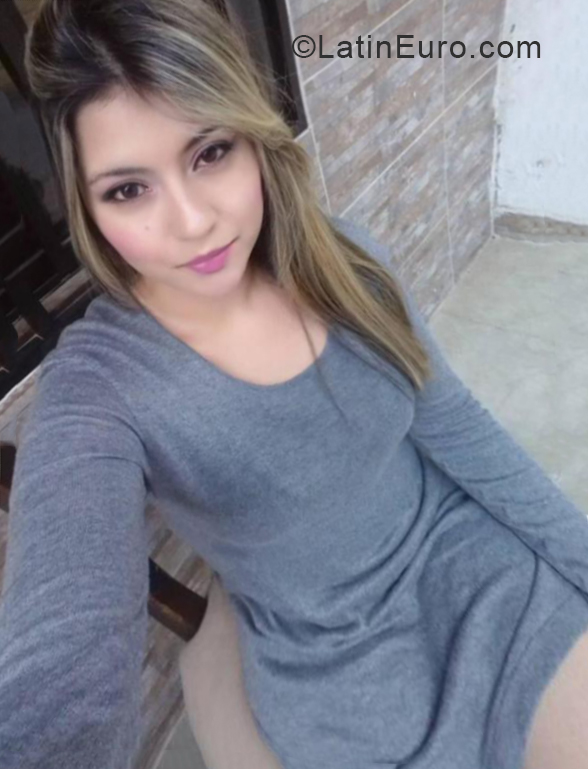 Date this happy Colombia girl Diana from Medellin CO24395