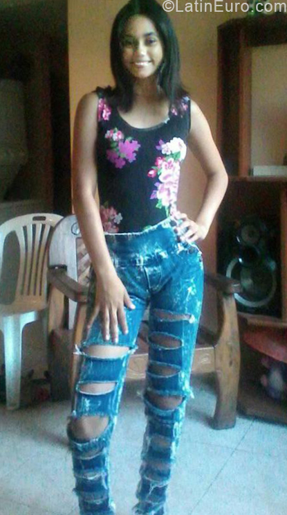 Date this tall Venezuela girl Yorgelis from Caracas VE1896