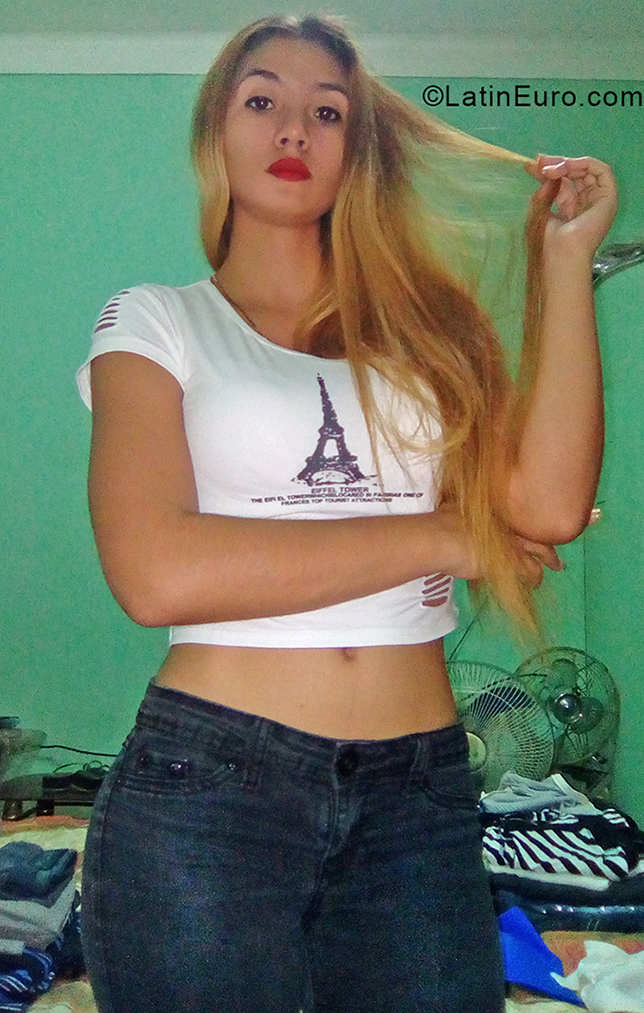 Date this cute Cuba girl Lianna from Havana CU416