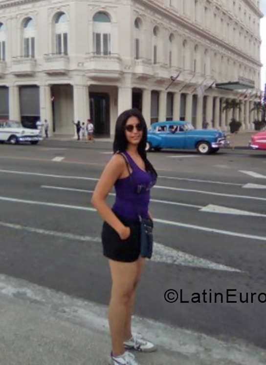 Date this happy Cuba girl Beatriz from Holguin CU405