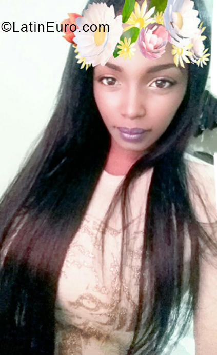 Date this passionate Dominican Republic girl Esther from Santo Domingo DO33297