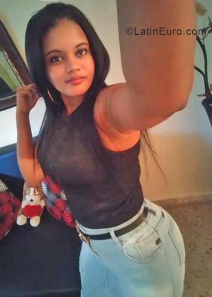 Date this stunning Dominican Republic girl Yokasta from Santo Dominho DO33304