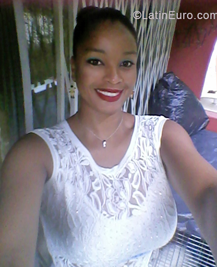 Date this nice looking Colombia girl Onix from Cali CO24486