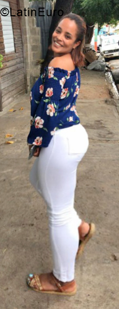 Date this hard body Dominican Republic girl Midred from Santo Domingo DO33347