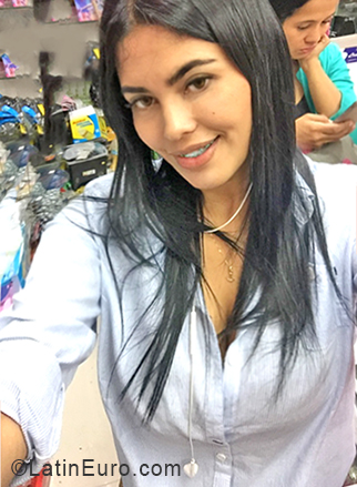 Date this nice looking Colombia girl Kelly from Barranquilla CO24516