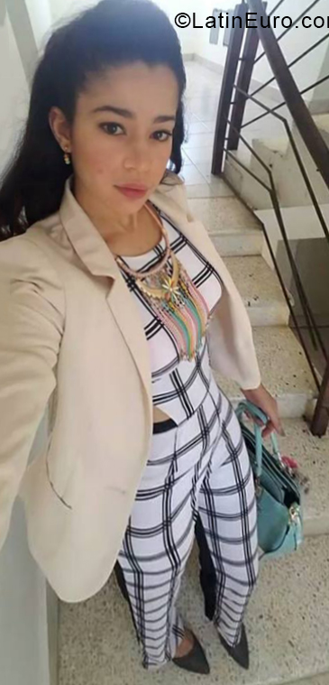 Date this fun Dominican Republic girl Gissell from Santiago DO33381