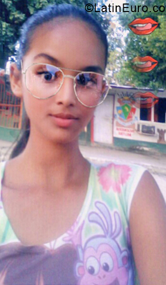 Date this sensual Venezuela girl Valeria from Valencia VE1971