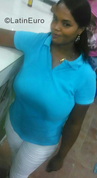 Date this happy Dominican Republic girl Santa from Santo Domingo DO33402