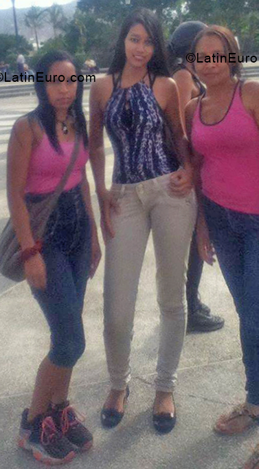 Date this attractive Venezuela girl Andreina from Caracas VE1975