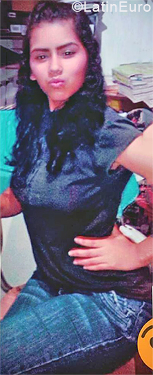 Date this attractive Venezuela girl Nayarlin from Caracas VE1977