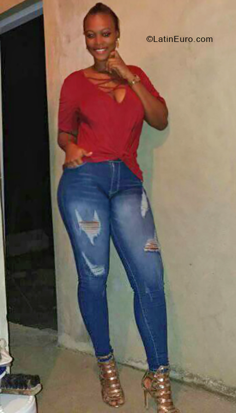 Date this fun Dominican Republic girl Michaela from Santiago DO33446