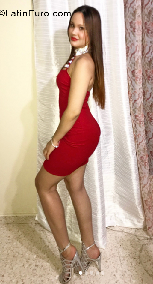 Date this gorgeous Dominican Republic girl Yamilka from Santiago De Los Caballeros DO33462