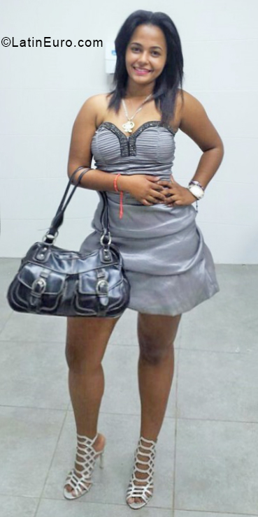 Date this foxy Dominican Republic girl Genesis from Santo Domingo DO33463