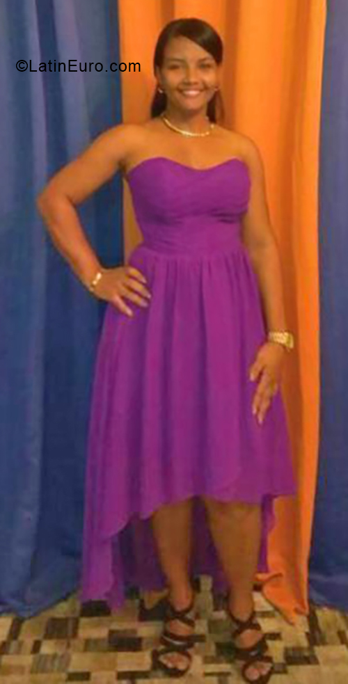 Date this hot Dominican Republic girl Daniela from Capital DO33494