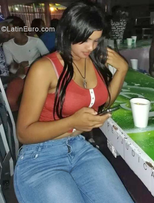 Date this charming Dominican Republic girl Yesenia from Santiago DO33495