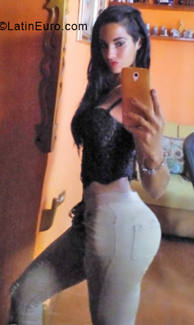 Date this tall Cuba girl Adianne from Havana CU434