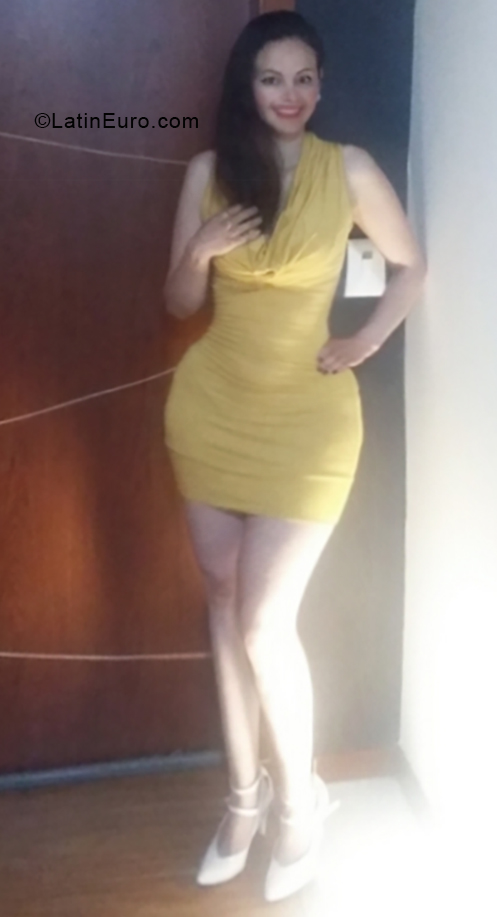 Date this exotic Colombia girl Delfina from Cartagena CO24616